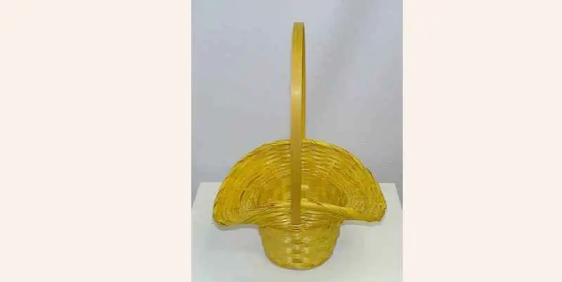 Корзина плетенная (бамбук) желтая