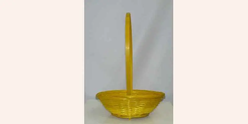 Корзина плетенная (бамбук) желтая